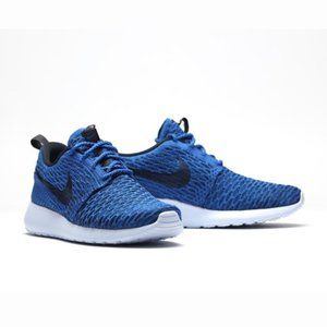 Nike Roshe One Flyknit Sneakers - Game Royal/Dark Obsidian-Black